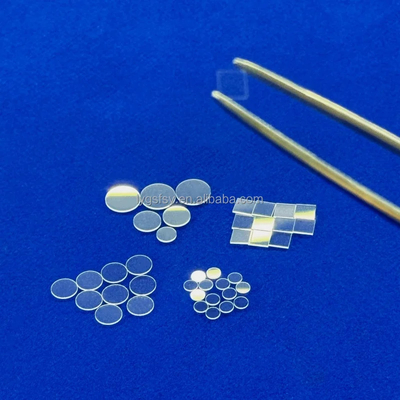 Taglio laser di vetro al quarzo trasparente di dimensioni ultrapiccole