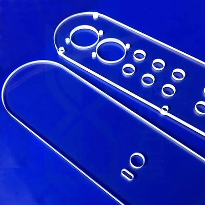 Fabbrica di lamiere di vetro di quarzo personalizzato ad alta trasmissione luminosa perforata