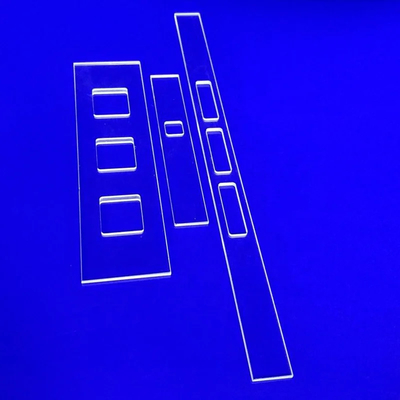 Fabbrica di lamiere di vetro di quarzo personalizzato ad alta trasmissione luminosa perforata