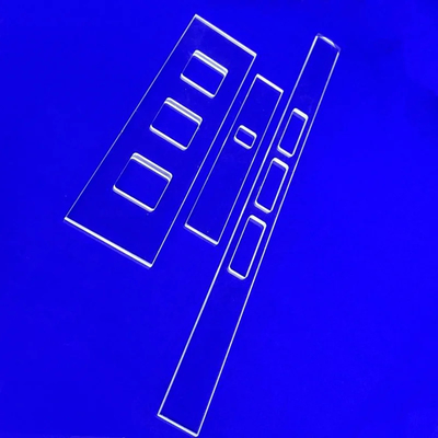 Fabbrica di lamiere di vetro di quarzo personalizzato ad alta trasmissione luminosa perforata