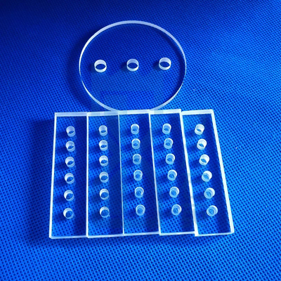 Fogli di vetro di quarzo perforato resistenti alla corrosione su misura professionale