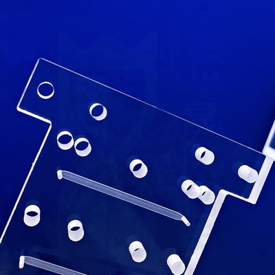 Fabbricazione CNC di fogli di passo in quarzo ad alta trasmissione luminosa