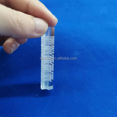Laminato di quarzo perforato ad alta trasmissione luminosa