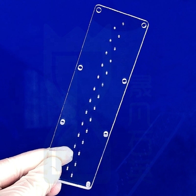 Fabbrica ad alta trasmissione luminosa Laser perforato a misura di lamina di vetro di quarzo fuso