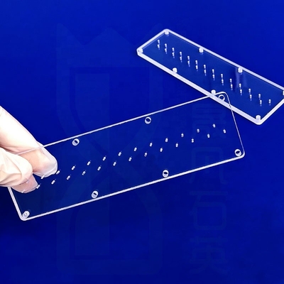 Fabbrica ad alta trasmissione luminosa Laser perforato a misura di lamina di vetro di quarzo fuso