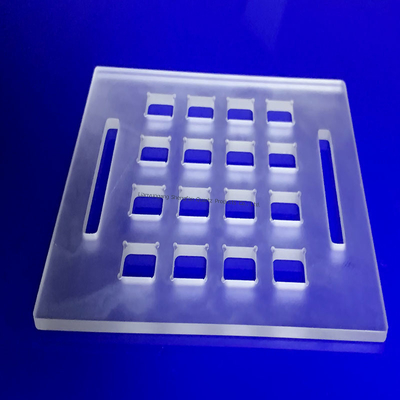 Produzione di alta precisione CNC, elevata purezza 99,99% lastre di quarzo forate, lastre di quarzo scanalate e lastre di vetro al quarzo