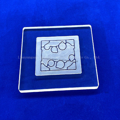 Produzione di alta precisione CNC, elevata purezza 99,99% lastre di quarzo forate, lastre di quarzo scanalate e lastre di vetro al quarzo