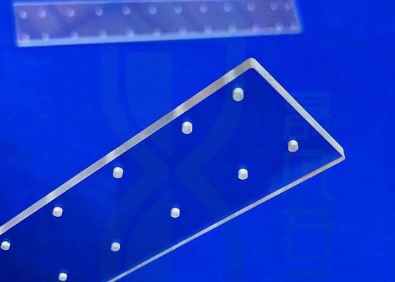 Laser di alta precisione che perfora la piastrina trasparente della silice fusa con il foro