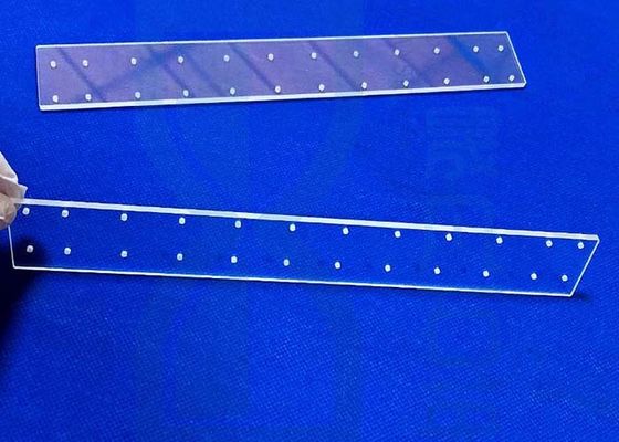 Substrato di vetro di quarzo trasparente di 92% con i luoghi di perforazione del laser