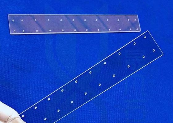 Substrato di vetro di quarzo trasparente di 92% con i luoghi di perforazione del laser