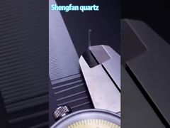 Questo è un capillare di quarzo che ha circa lo stesso spessore di un capello.